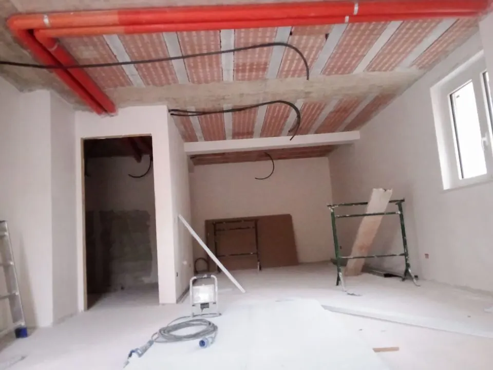 Realizzazione di un controsoffitto in cantiere