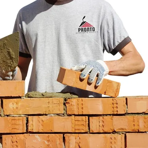 Costruzione di una parete in mattoni