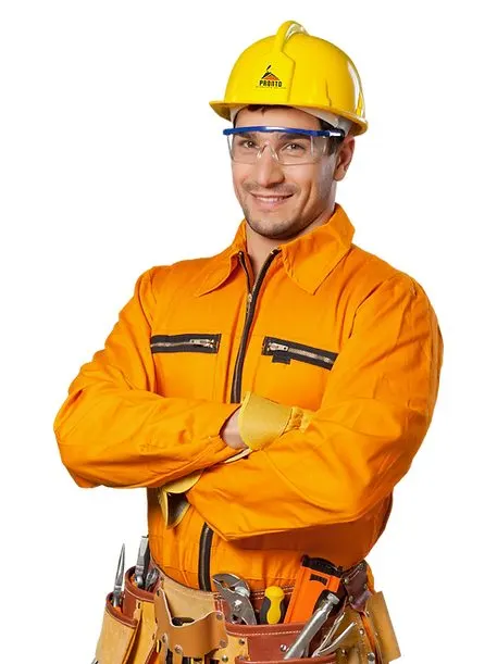 Operaio edile con casco di protezione